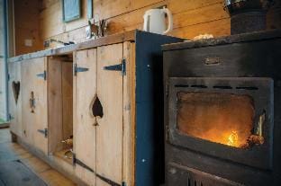 The Hygge Hut - 1 Bed - Freshwest Beach Retreat Hotel in Wales