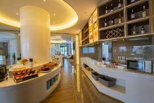 Shanghai Baolong Home Hotel (Ma'anshan Dangtu East Station Branch) Hotel in Nanjing