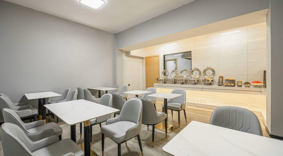 Zhihui Orange Hotel (Hengdian Film and Television City Wansheng Pedestrian Street) Hotel in Zhejiang