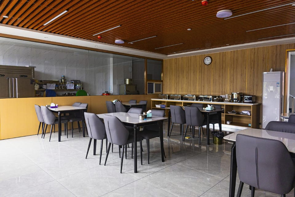 Chunyang Suite Business Hotel Hotel in China