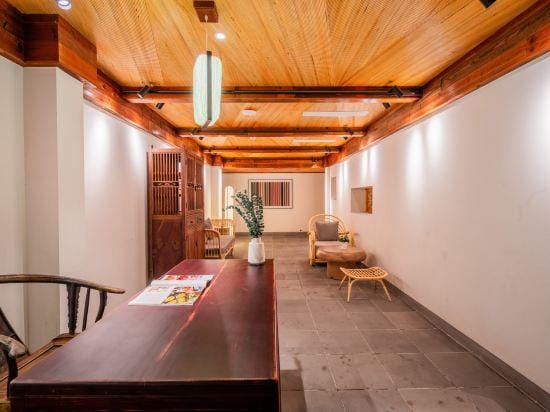 Puyuan Fashion Resort-Themed B&B Hotel in Zhejiang