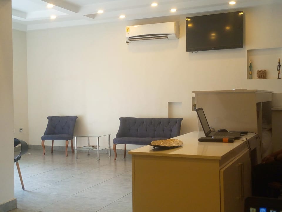 Sky suites-Osu Hotel in Accra