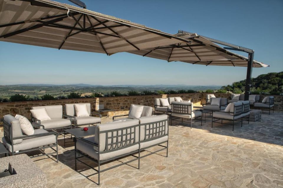 THE CLUB HOUSE Hotel in Tuscany