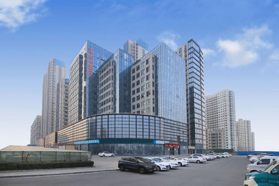 Vienna Hotel (Linyi International Airport Wuyue Plaza) Hotel in Jiangsu