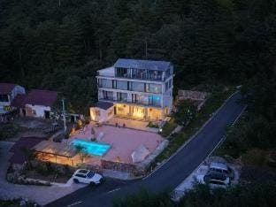 Xiaowa's family wild luxury party group building parent-child homestay Hotel in Hangzhou
