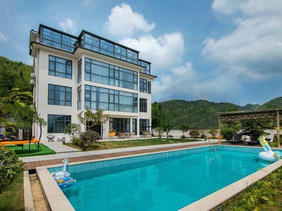SuPu(Anji Yunshang Grassland Xueling Peak Star Ski Resort Shop) Hotel in Hangzhou