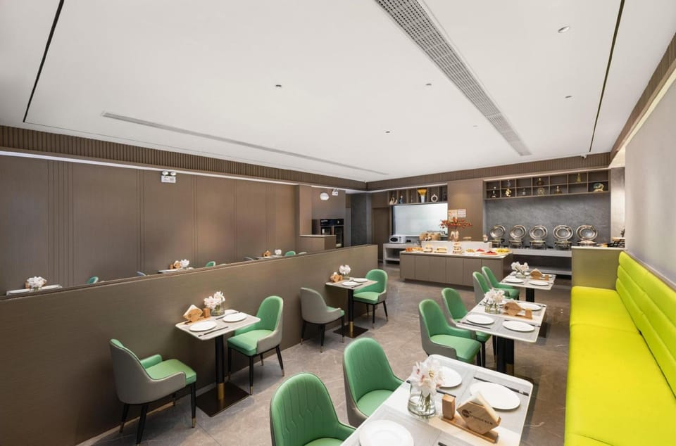 Yaduo Hotel (Hengdian Film and Television City Huating Night Market) Hotel in Zhejiang