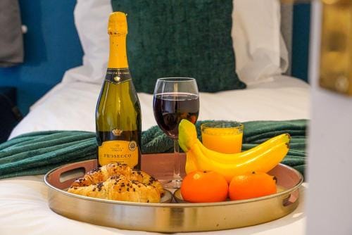Stylish Apartment Free Parking WiFI Smart TV Hotel in Coventry