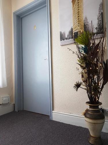 Amber Guesthouse Hotel in Derby
