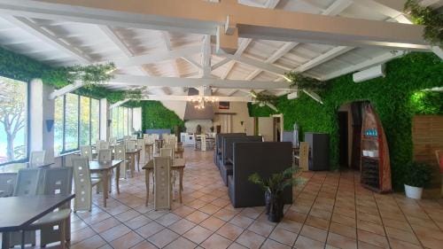 AUBERGE de SAINTE CROIX Hotel in Bauduen