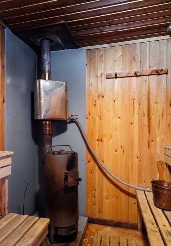 Vintage cabin - Sauna, grill, rural, close to lake & snowmobile trails, skiing Hotel in Norrbotten County, Sweden