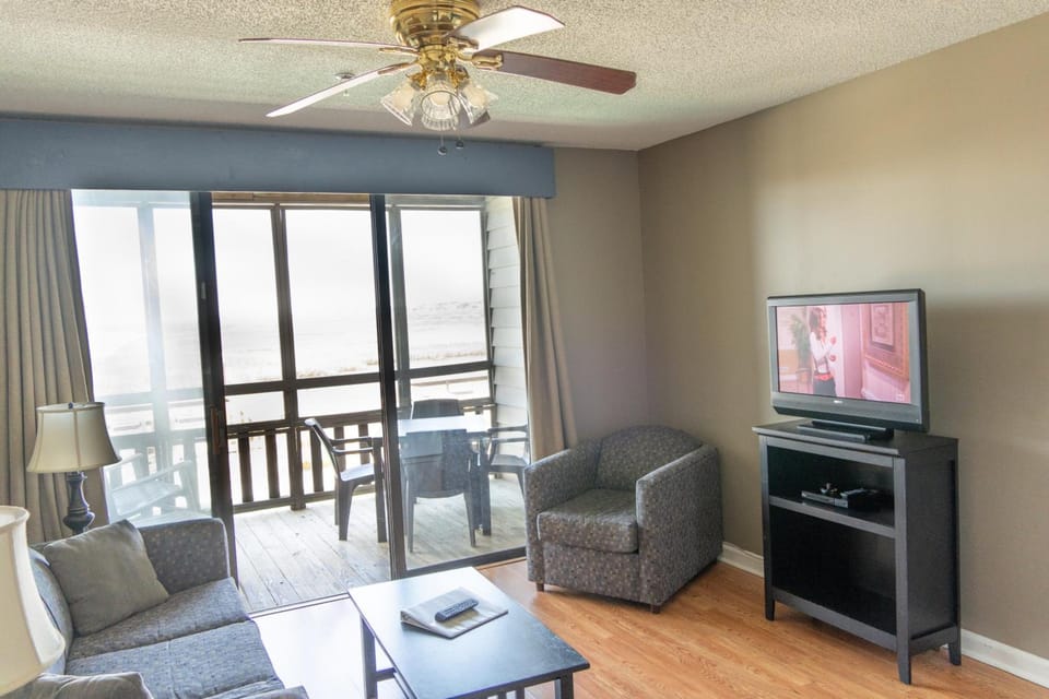 Shared lounge/TV area