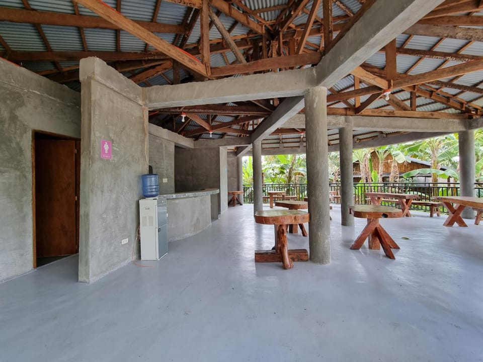 California Breeze Campsite Hotel in Calabarzon