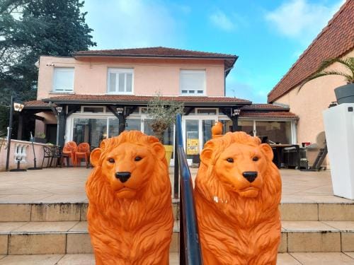 Hotel O9 marches Hotel in Vaulx-en-Velin