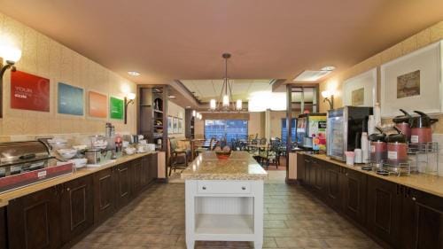 Russell Inn and Suites Hotel in Starkville
