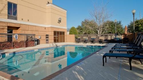 Russell Inn and Suites Hotel in Starkville