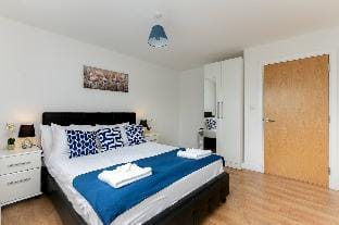Skyvillion - 1bed Enfield Flat Wbalconyparking Hotel in Enfield