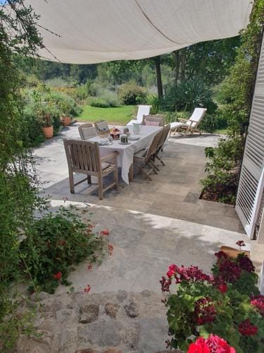 Lou Pantai, Bed and breakfast, small double Bedroom Hotel in Aix-en-Provence