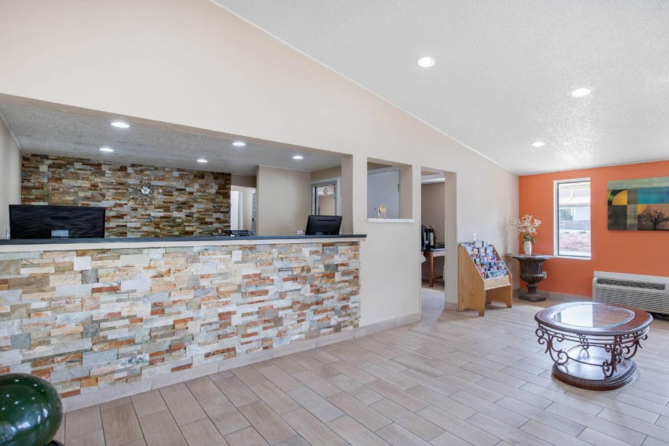 Rodeway Inn Auburn Hills - Detroit Hotel in Auburn Hills