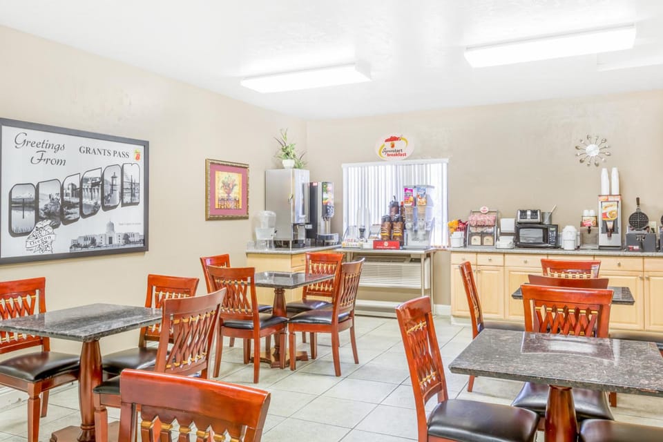 Super 8 by Wyndham Grants Pass Hotel in Grants Pass