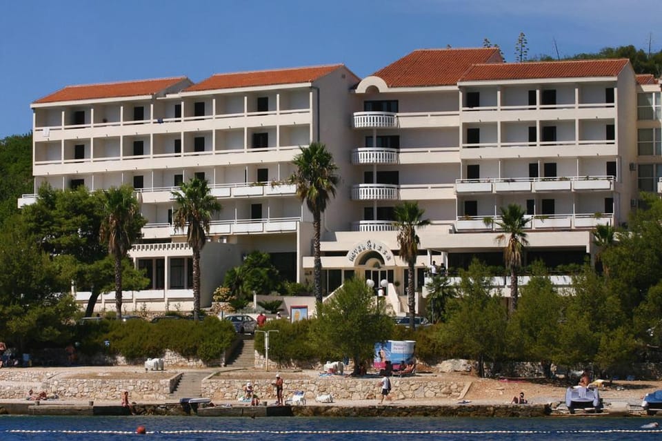 Issa Hotel in Vis