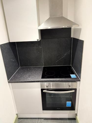 Letzi Ensuite Room, 10 Mins Wembley, Fast WiFi Hotel in Pinner