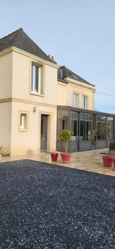 1 chambre 2 personnes dans une maison avec jardin proche centres d'interet et commerces Hotel in Bayeux
