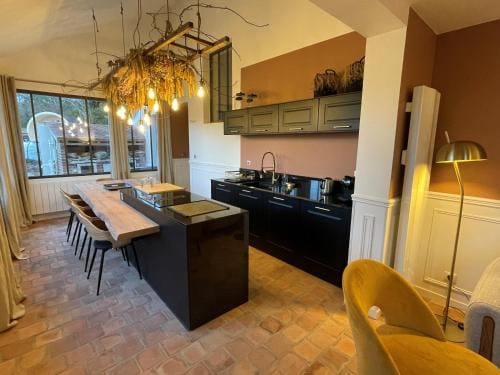 La Petite Maison de Giverny - Privatisation Gite de charme 5 etoiles au cœur du village - Maison 3 C Hotel in Giverny