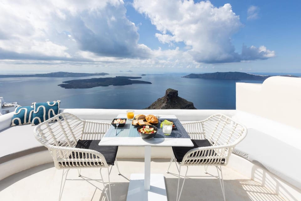 Heavens Edge by Mr and Mrs White Hotel in Imerovigli