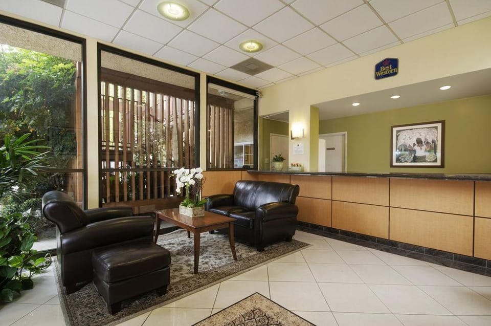 Glen Rocks Inn&Suite Hotel in Eagle Rock