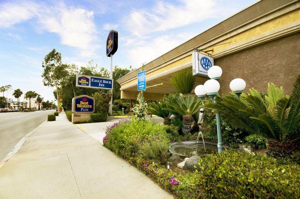 Glen Rocks Inn&Suite Hotel in Eagle Rock
