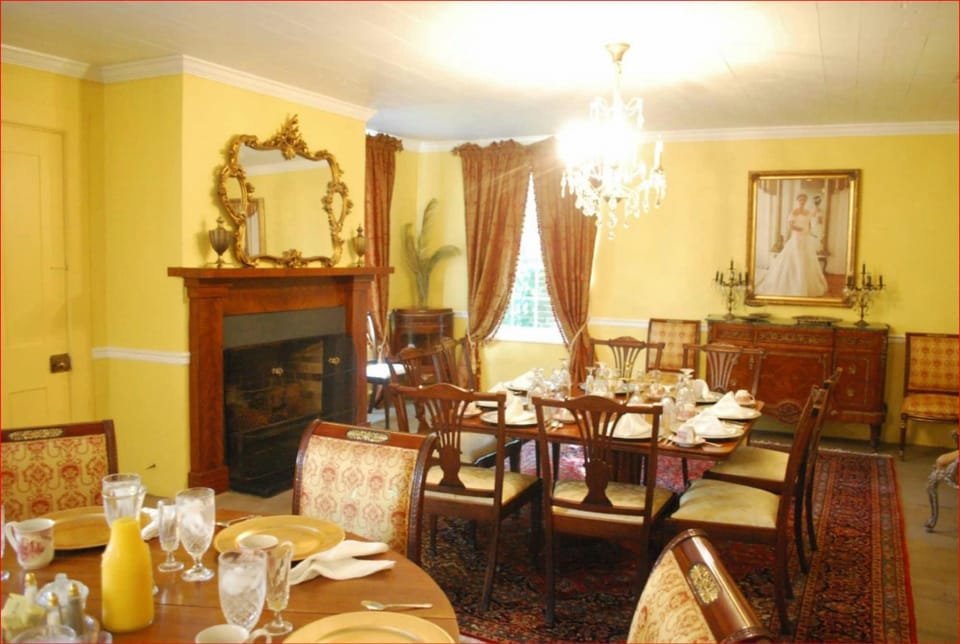 The Burn Bed and Breakfast Hotel in Natchez