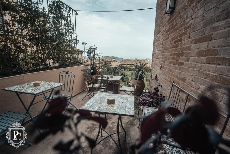 Palazzo Capparucci - Dimora storica Hotel in Fermo