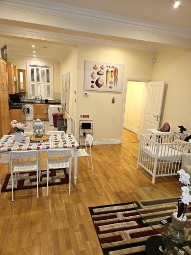 LONDON HEATHROW GLAMOUR MANSION HOUSE Hotel in Uxbridge