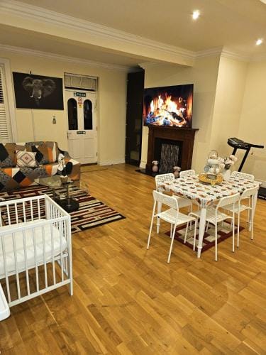 LONDON HEATHROW GLAMOUR MANSION HOUSE Hotel in Uxbridge