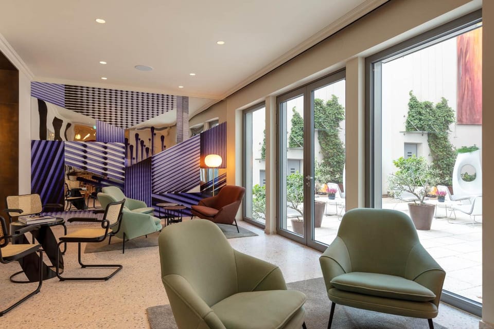 Shared lounge/TV area