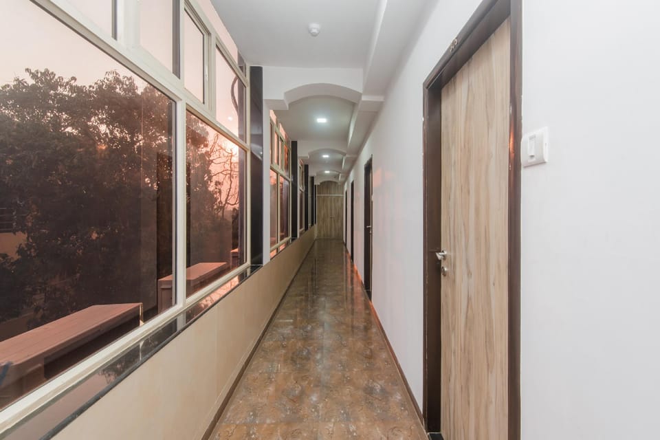 Super Hotel O Divine Residency Near Phoenix Marketcity Hotel in Mumbai