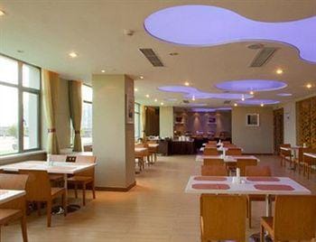 Shun Chang Da Jiu Dian Hang Zhou Bai Ma Hu Guo Ji Hui Zhan Zhong Xin Dian Hotel in Hangzhou