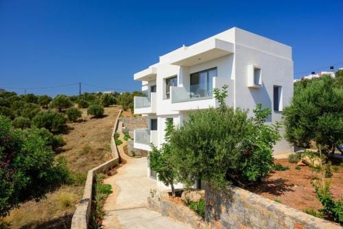 Heartwood Suite w Shared Pool by Roots Suites Hotel in Lasithi