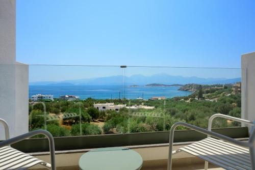 Heartwood Suite w Shared Pool by Roots Suites Hotel in Lasithi