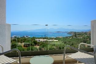Crown Suite w Shared Pool by Roots Suites Hotel in Lasithi