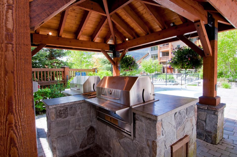 First Tracks Lodge Apartment hotel in Whistler
