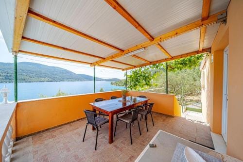 Holiday Home Nina Plitvine Hotel in Dubrovnik-Neretva County