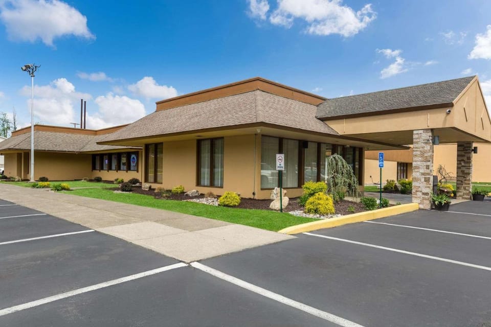 Pocono Inn & Banquet - Stroudsburg Hotel in Pocono Mountains