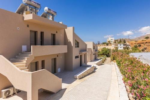 Mythos Village Diskos Hotel in Crete