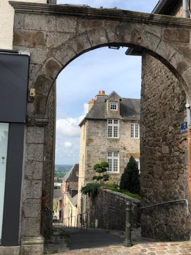 La maison sur les remparts Hotel in Normandy