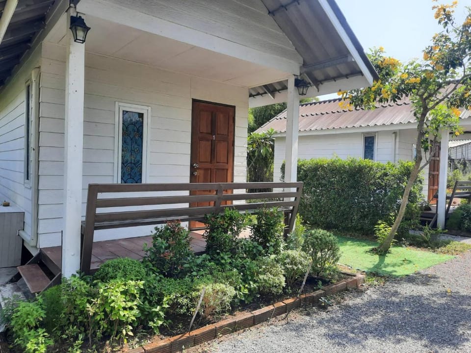 H lomchom Suan Resort in Prachuap Khiri Khan, Thailand