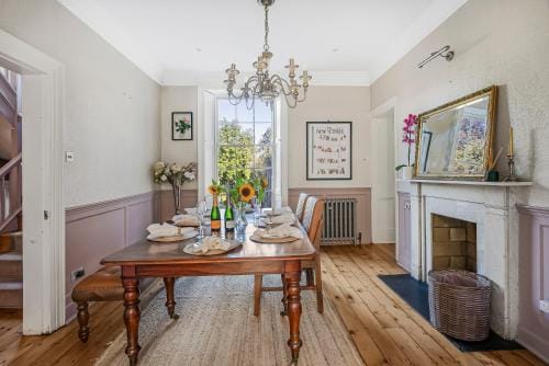 London- Large Period Town House with river front Hotel in Hertford