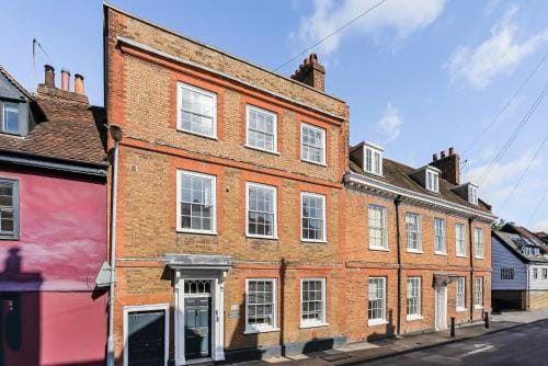 London- Large Period Town House with river front Hotel in Hertford