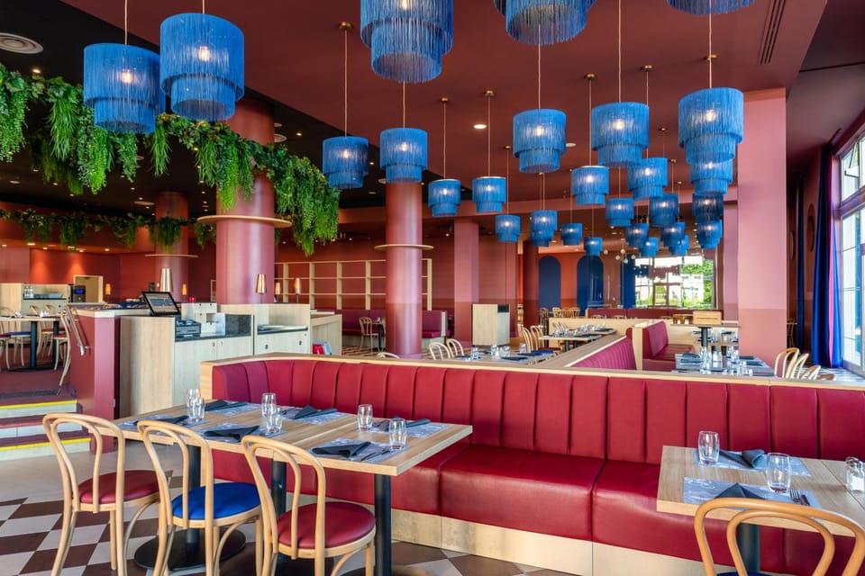 Le Grand Magic Hotel Hotel in Magny-le-Hongre